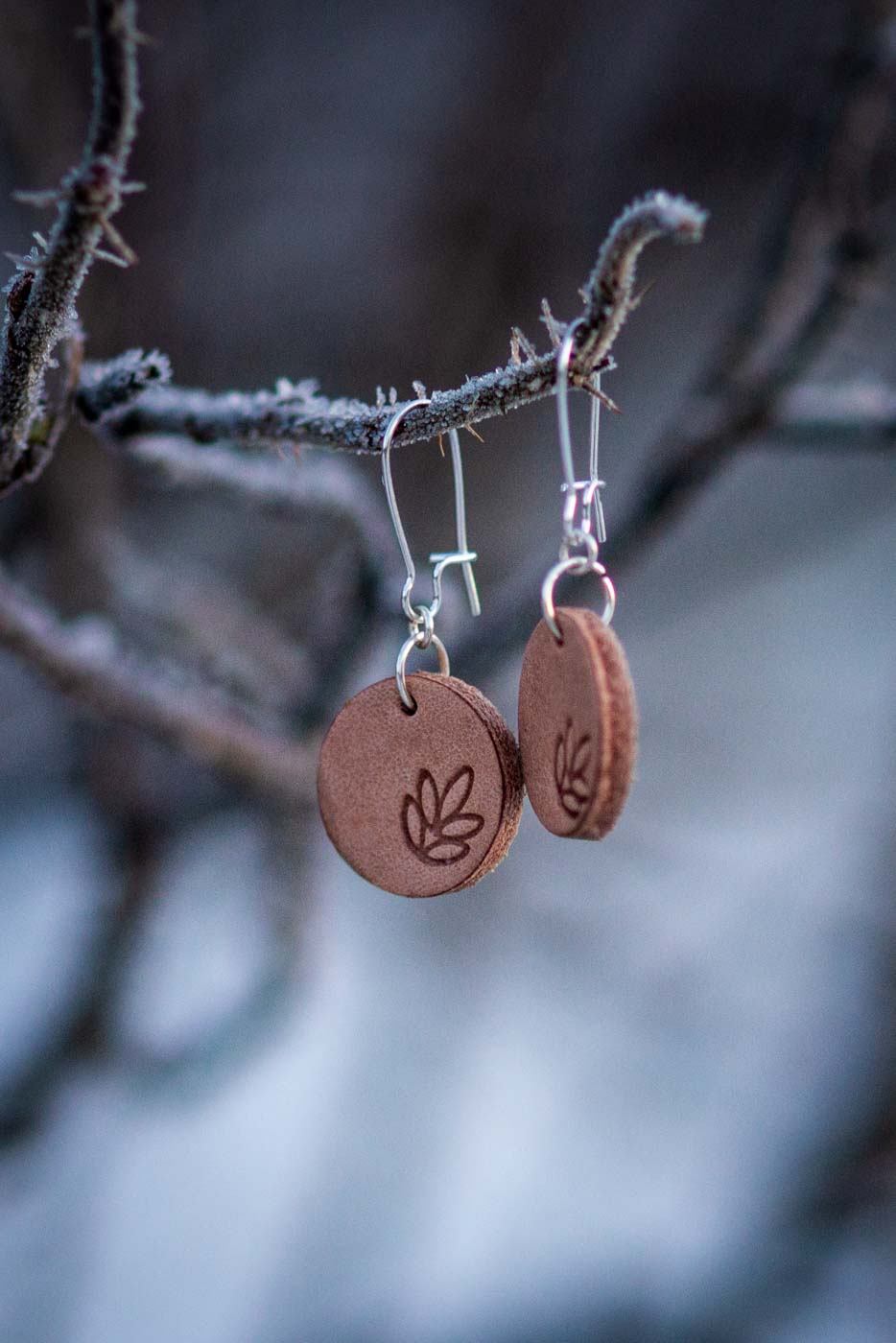 Light weight leather earrings "leaves"
