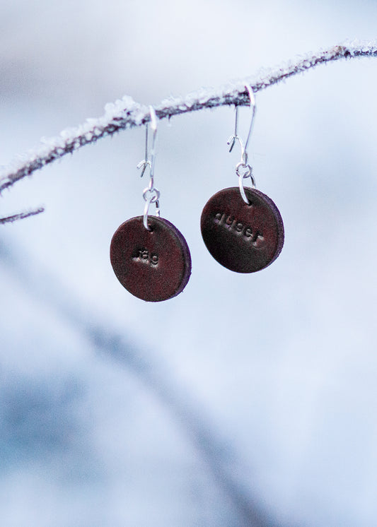 Light weight leather earrings "jag duger"