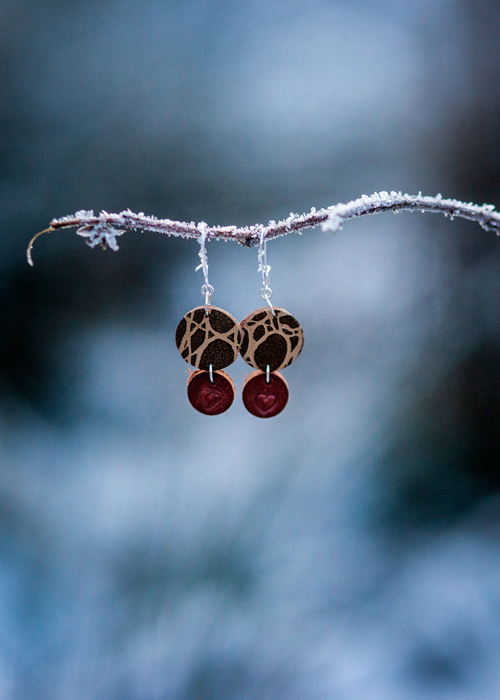 Light weight leather earrings "hearts"